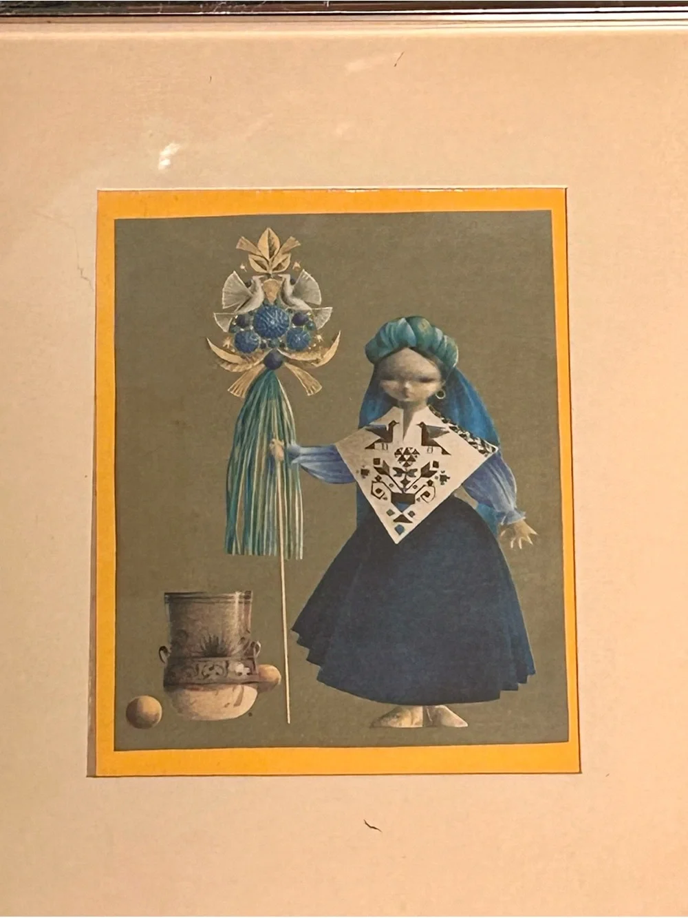 2 pictures Framed Vintage Style Figurative Prints in Beige and Brown